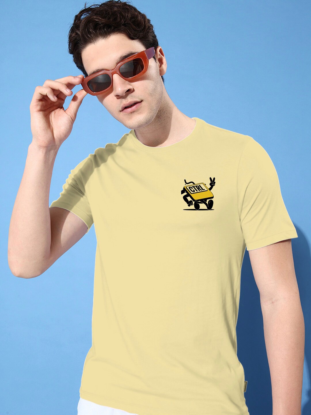 

Harvard Men Yellow V-Neck Pockets T-shirt