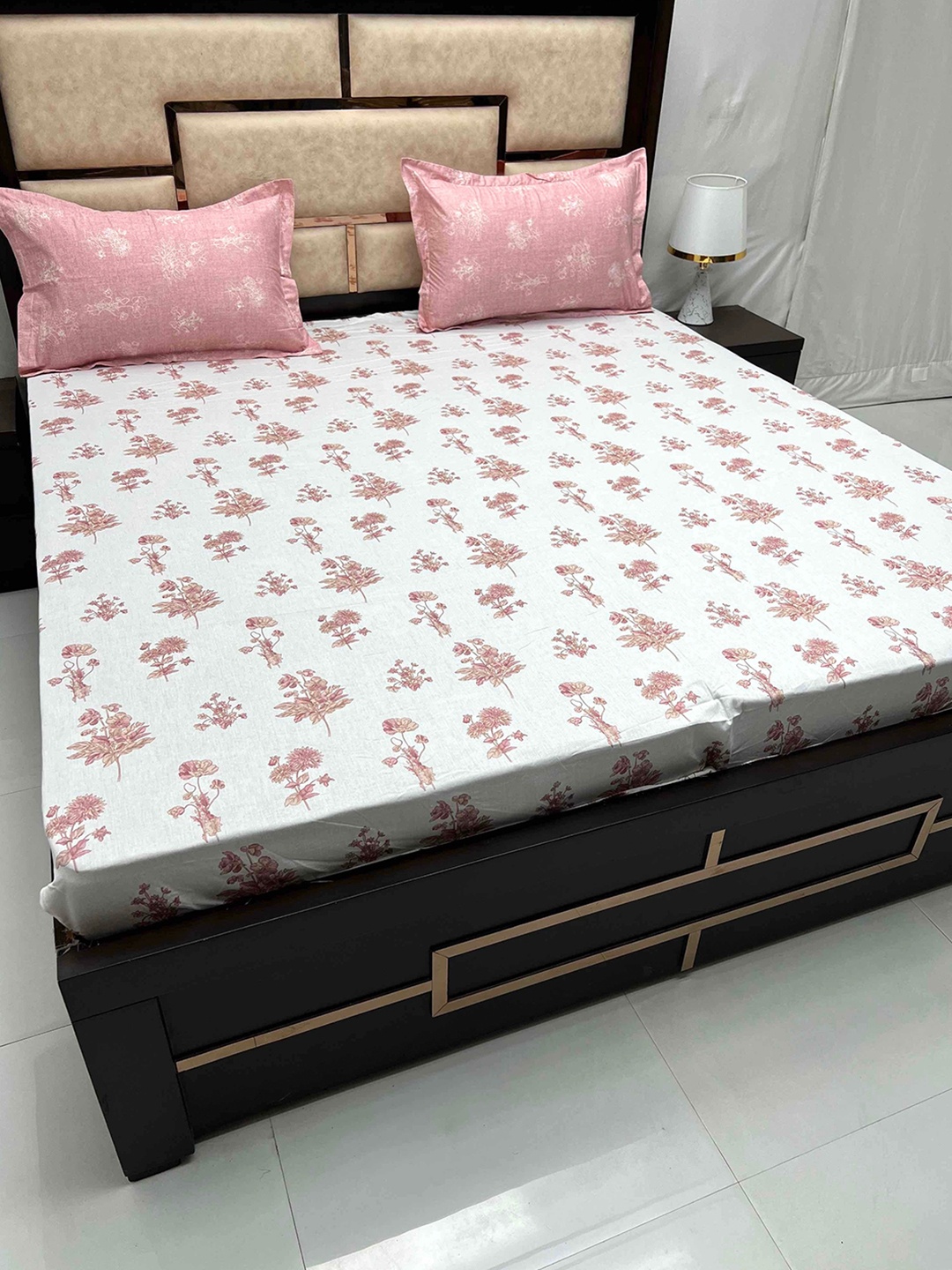 

Pure Decor White Floral Pure Cotton 260 TC Fitted Super King Bedsheet with 2 Pillow Covers