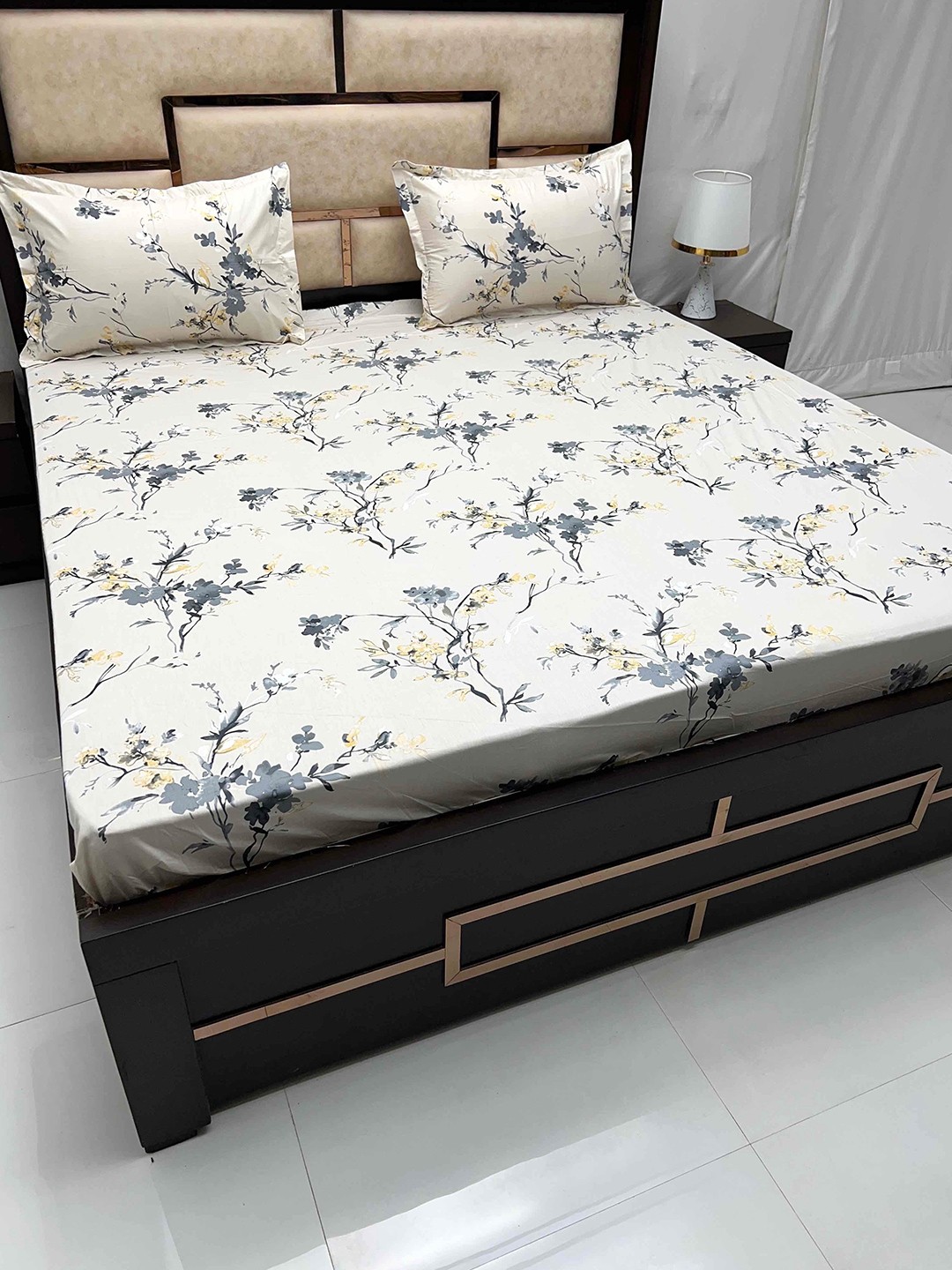

Pure Decor Gem White & Grey Floral Cotton 260 TC King Bedsheet With 2 Pillow Covers