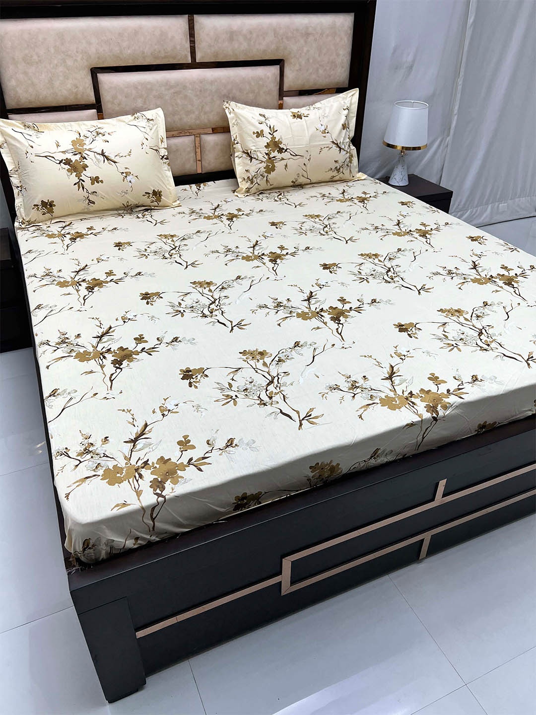 

Pure Decor Yellow & Brown Pure Cotton 260 TC Fitted Super King Bedsheet & 2 Pillow Covers