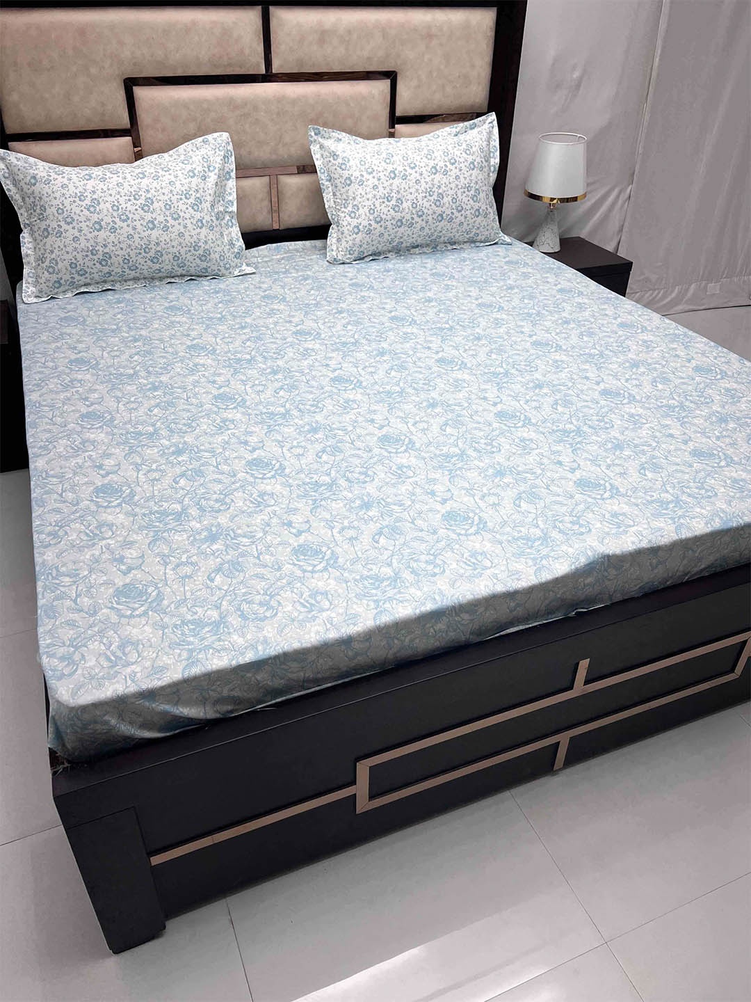 

Pure Decor Blue & White Pure Cotton 260 TC Fitted Super King Bedsheet with 2 Pillow Covers