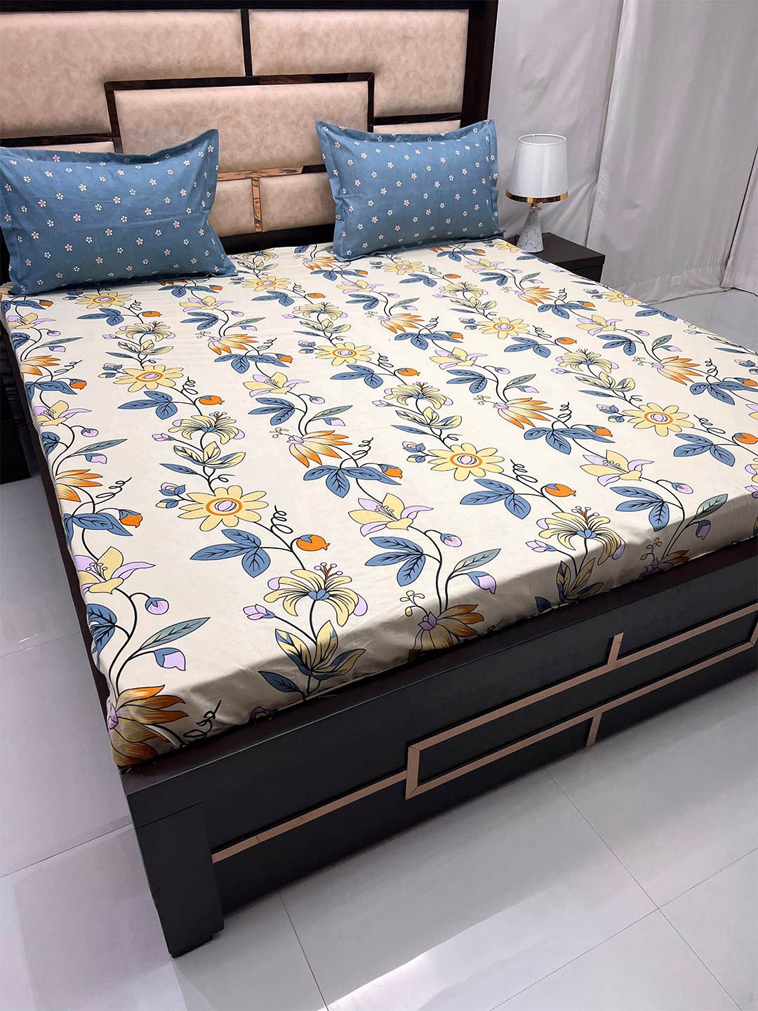 

Pure Decor Off White & Blue Floral 164 TC Fitted Super King Bedsheet with 2 Pillow Covers