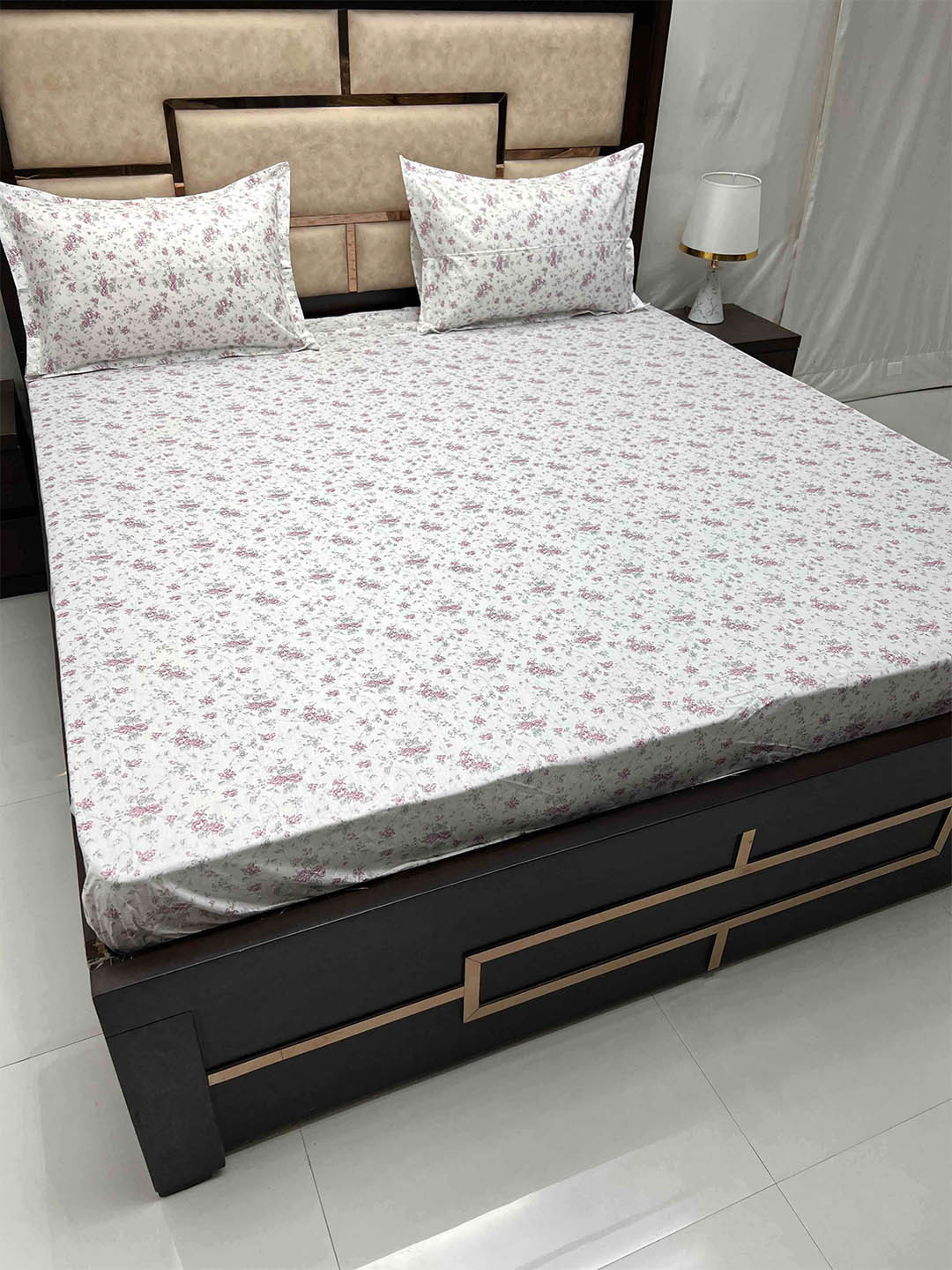 

Pure Decor Gem White Floral Pure Cotton 260 TC Fitted King Bedsheet With 2 Pillow Covers, Pink