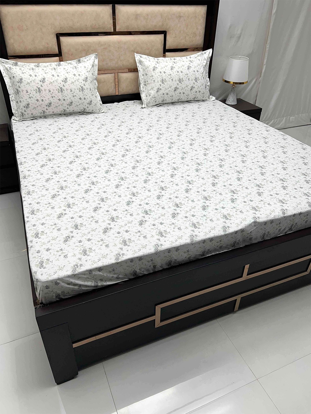 

Pure Decor Gem White Floral Pure Cotton 260 TC Fitted King Bedsheet With 2 Pillow Covers