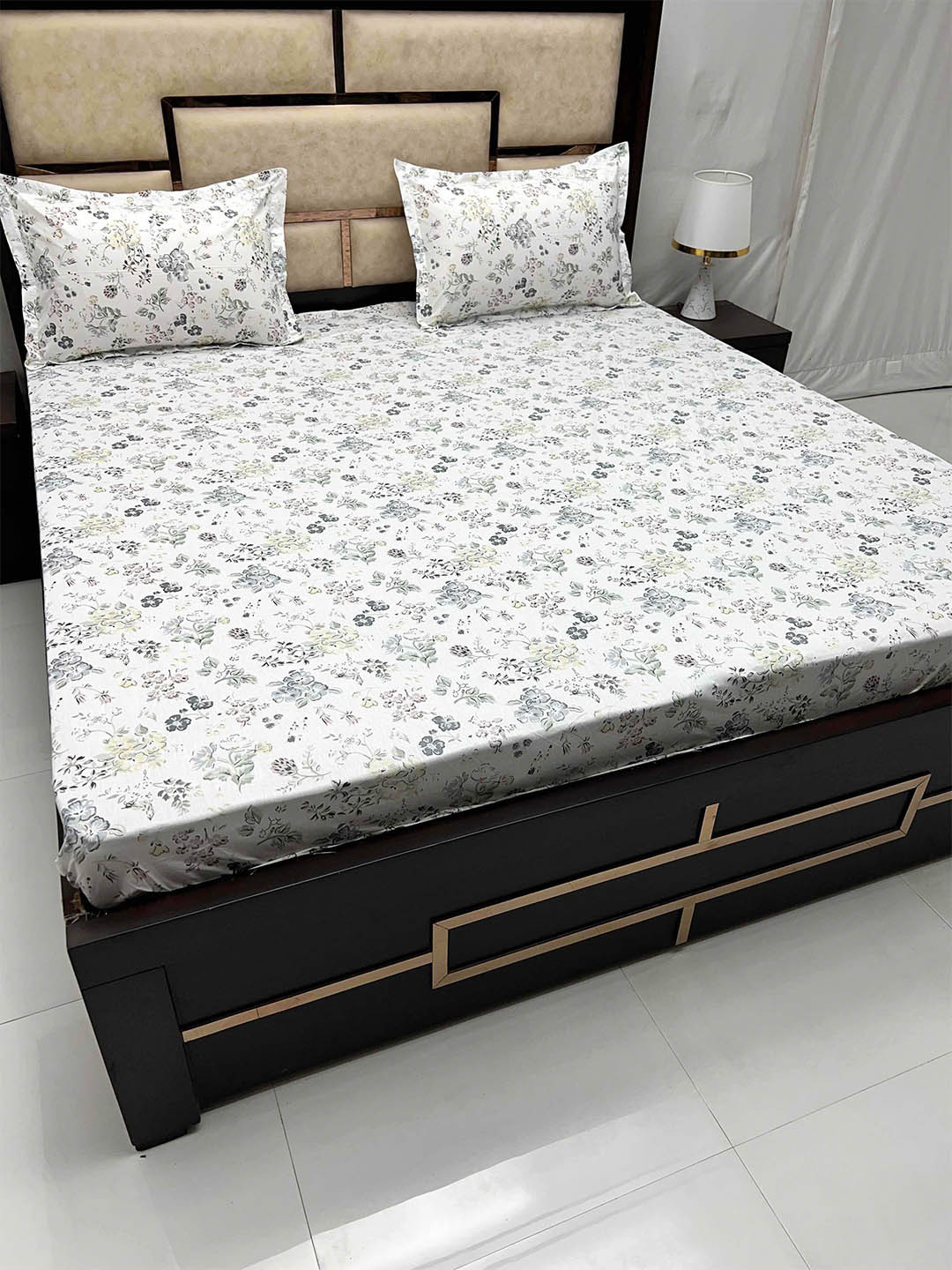 

Pure Decor Gem White & Grey Floral Cotton 260 TC King Bedsheet With 2 Pillow Covers