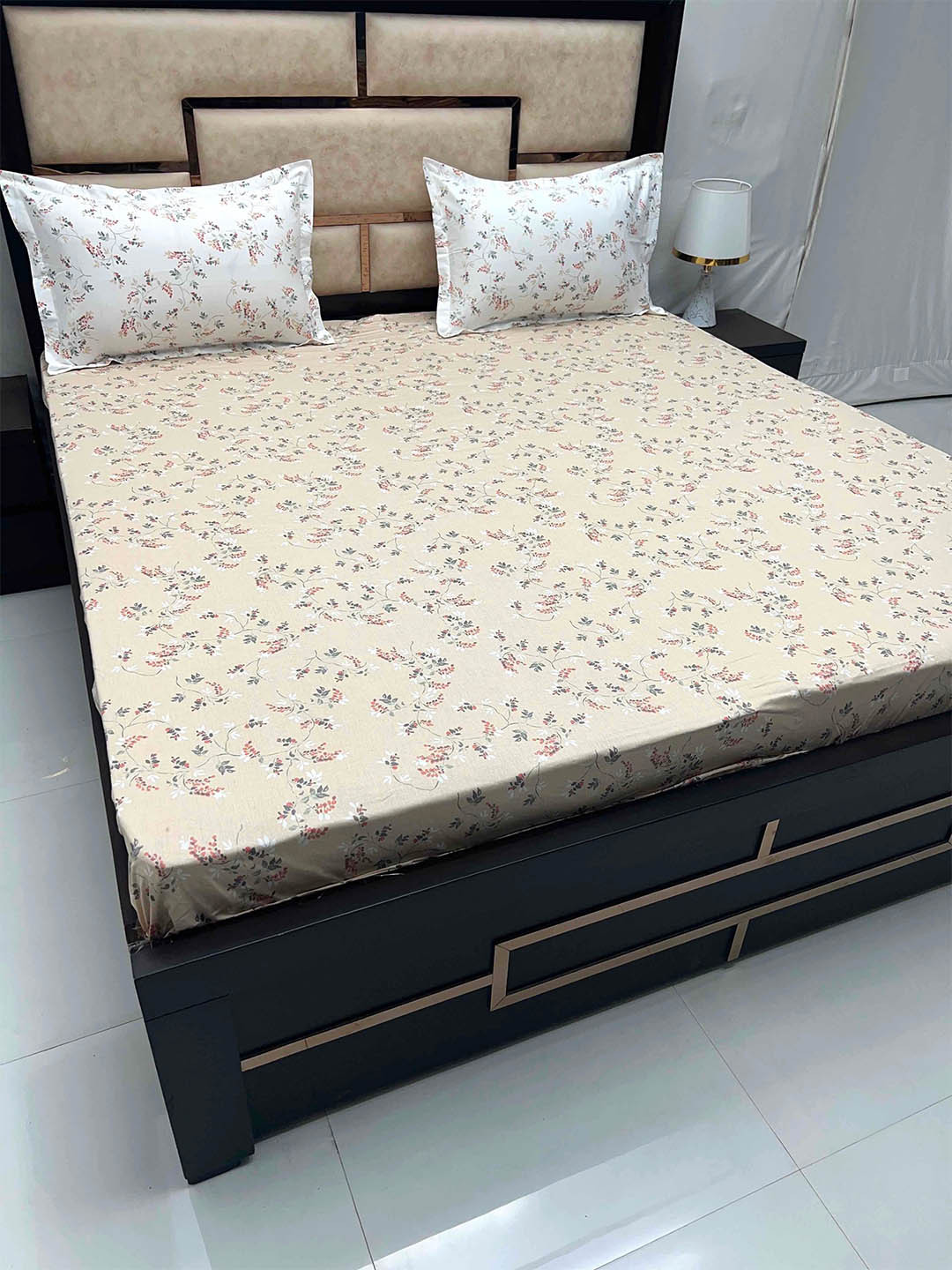 

Pure Decor Sapphire Cream Floral Cotton 260 TC Fitted King Bedsheet With 2 Pillow Covers