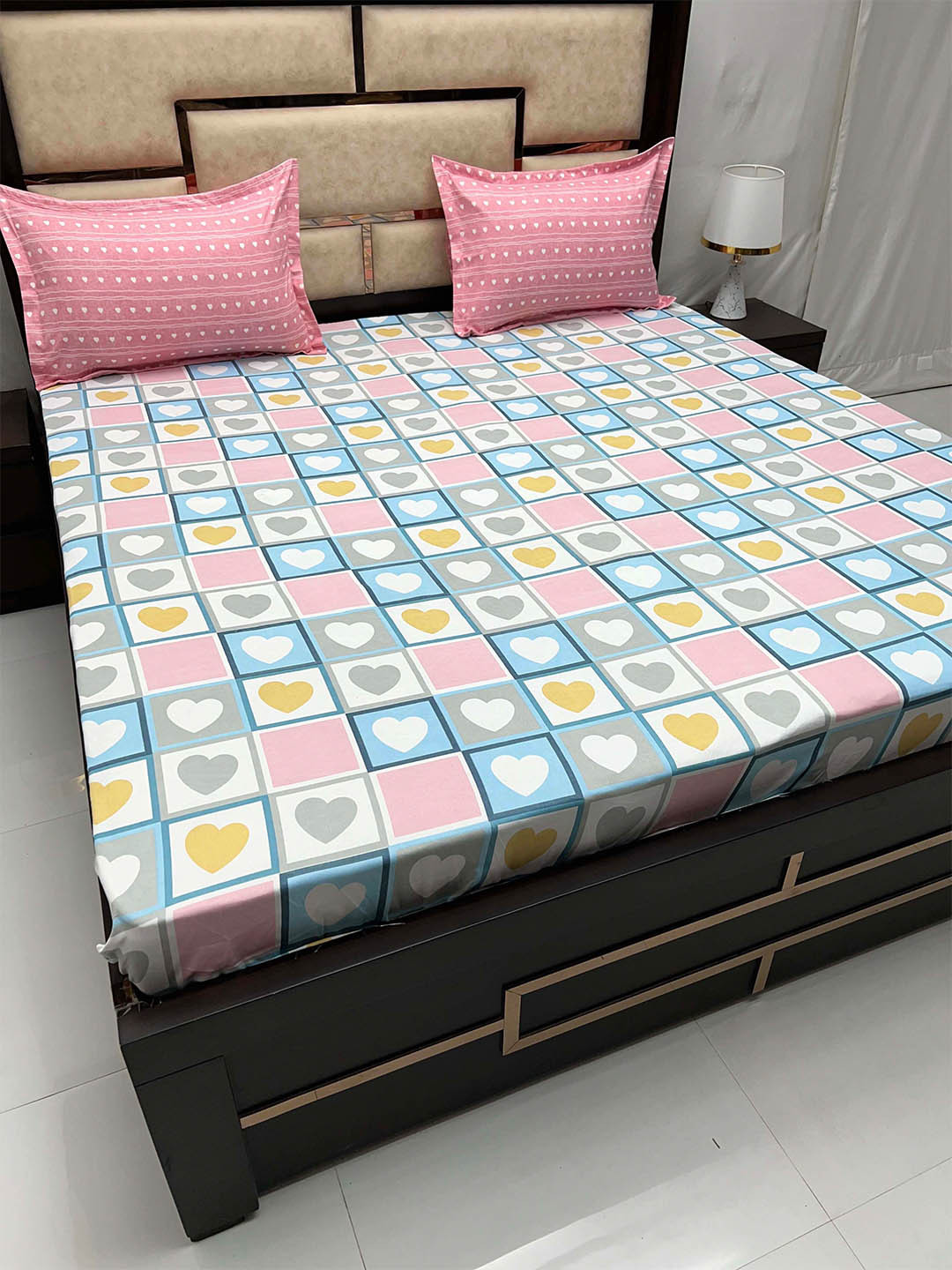 

Pure Decor White & Pink Geometric 164 TC Fitted Super King Bedsheet with 2 Pillow Covers