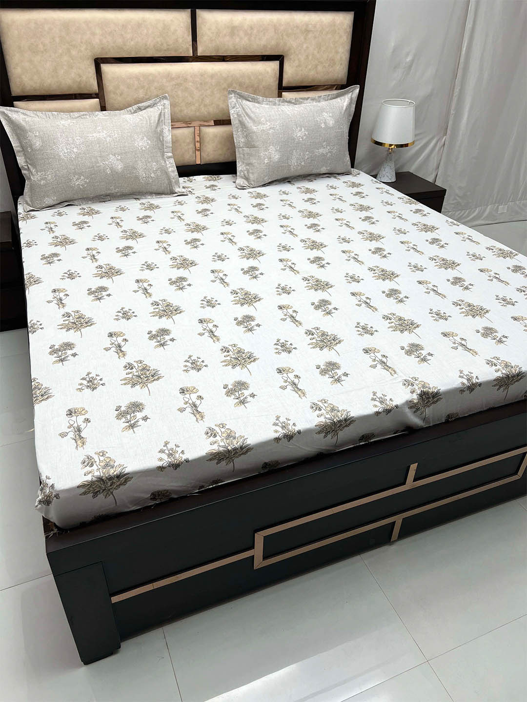 

Pure Decor Sapphire Grey & White Floral Cotton 260 TC King Bedsheet With 2 Pillow Covers
