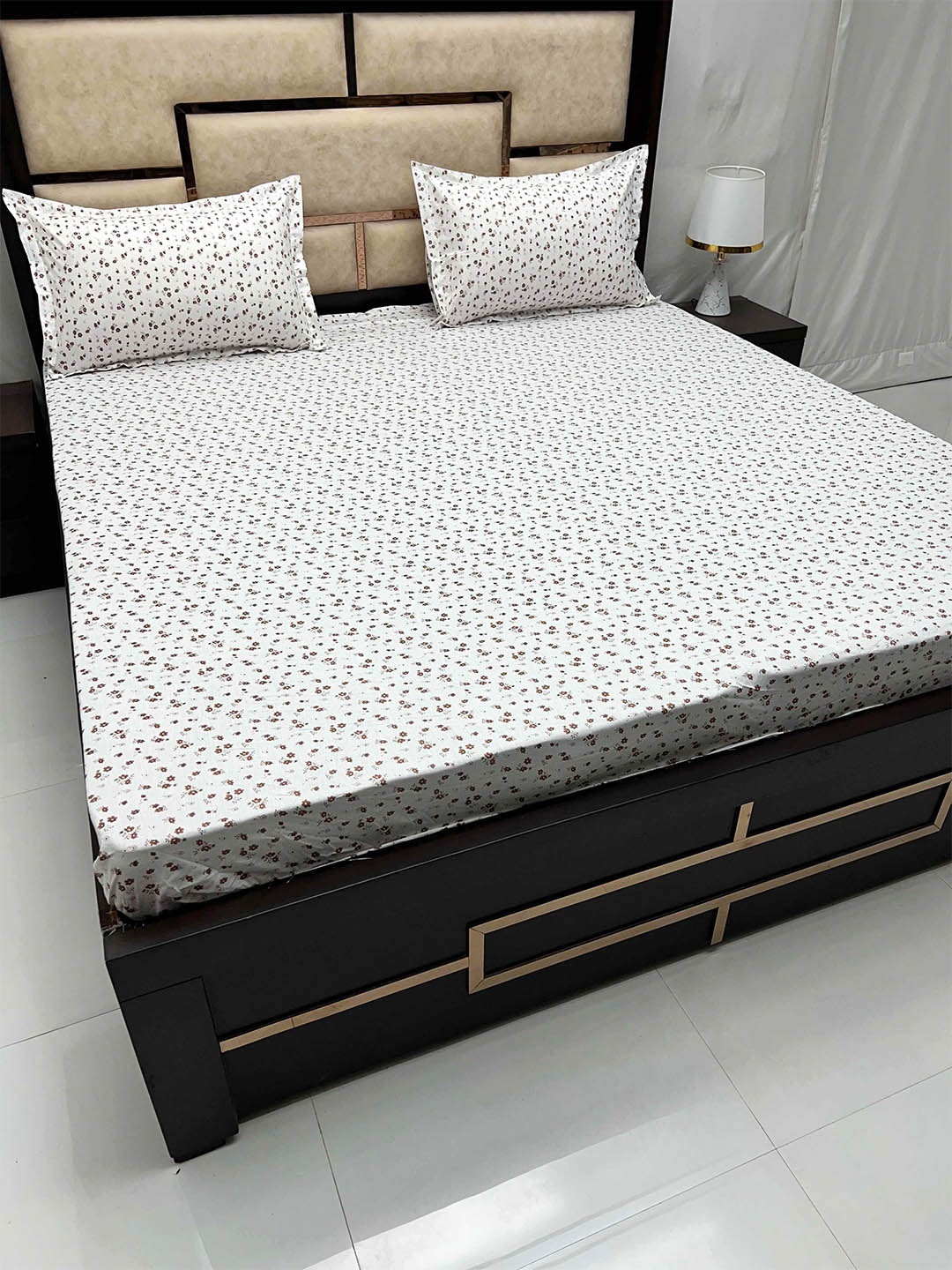 

Pure Decor White Pure Cotton 260 TC Fitted Super King Bedsheet with 2 Pillow Covers