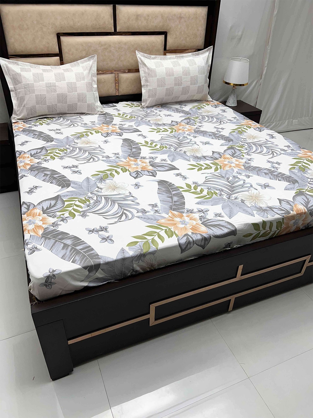 

Pure Decor Manor White & Grey Floral 164 TC King Bedsheet with 2 Pillow Covers