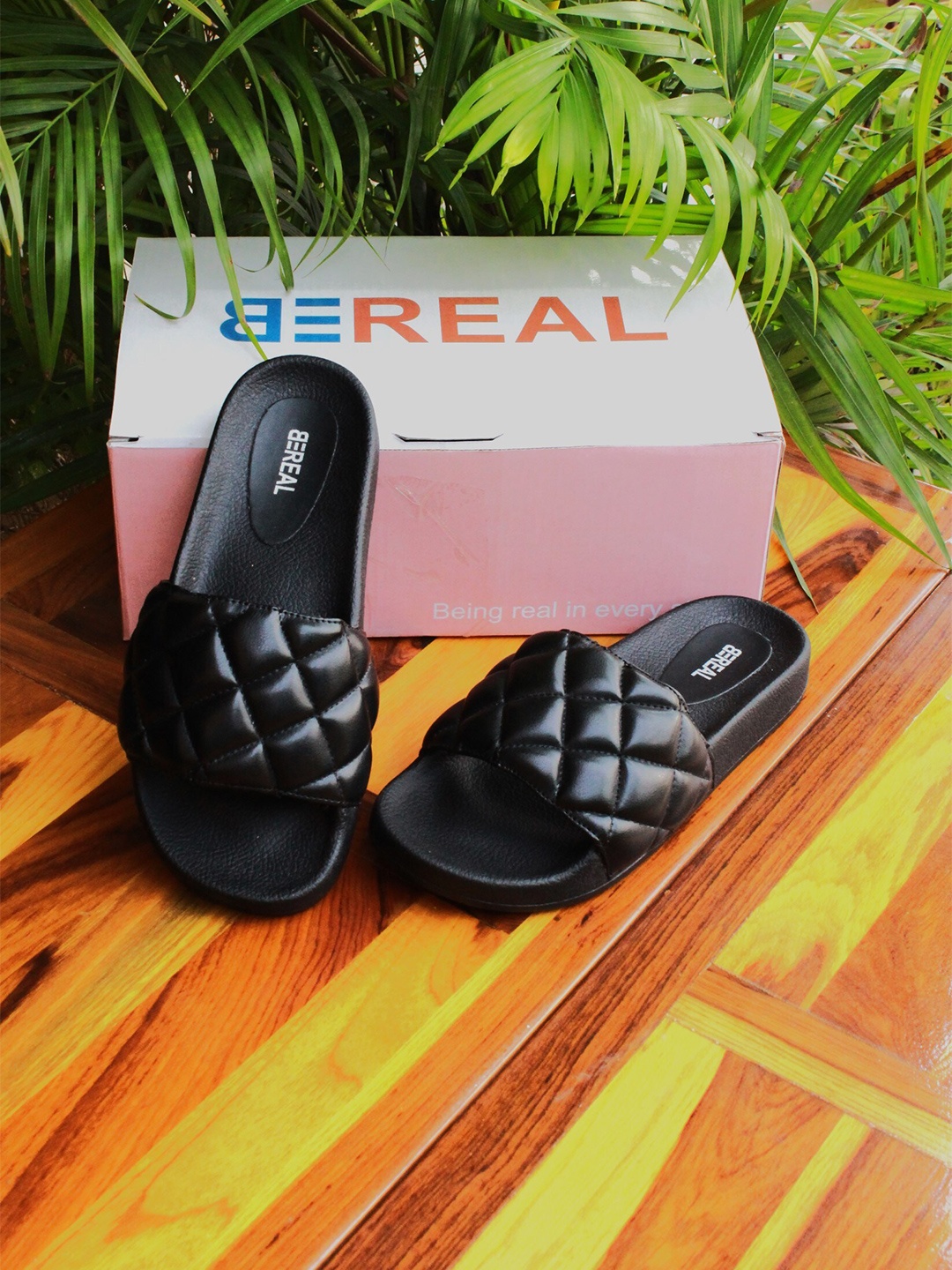 

BEREAL Women Criss Cross Quilted Sliders, Black