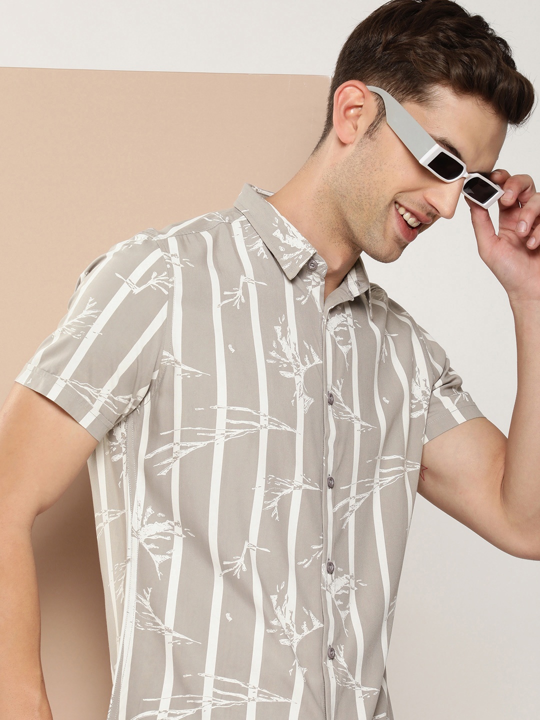 

HERE&NOW Men Slim Fit Opaque Striped Casual Shirt, Grey