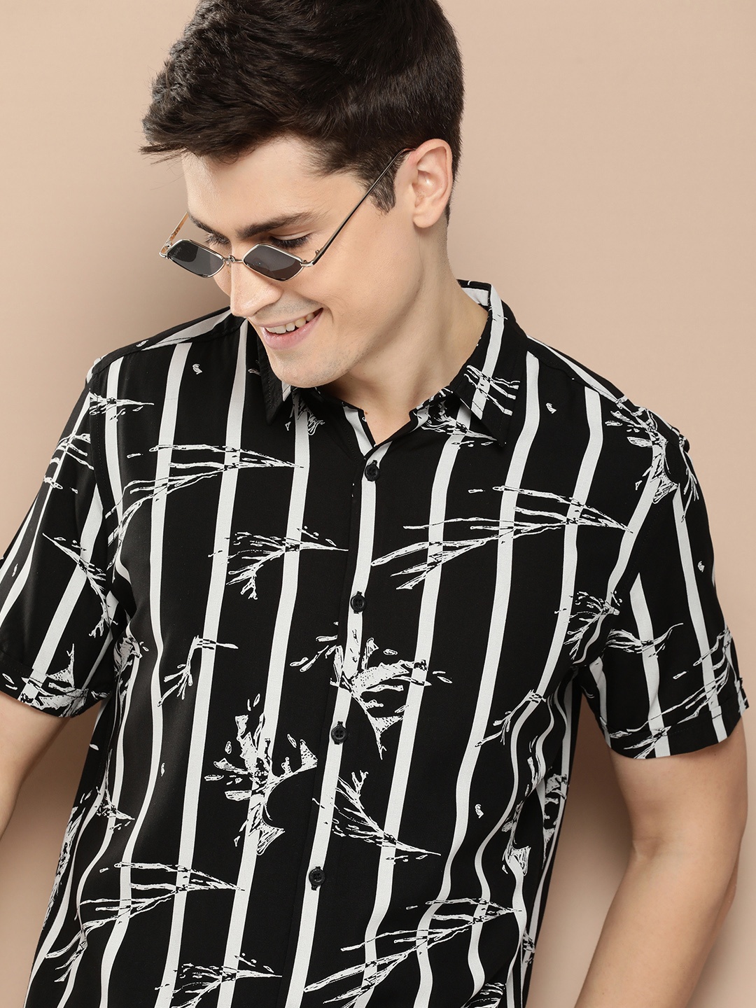 

HERE&NOW Men Slim Fit Opaque Striped Casual Shirt, Black