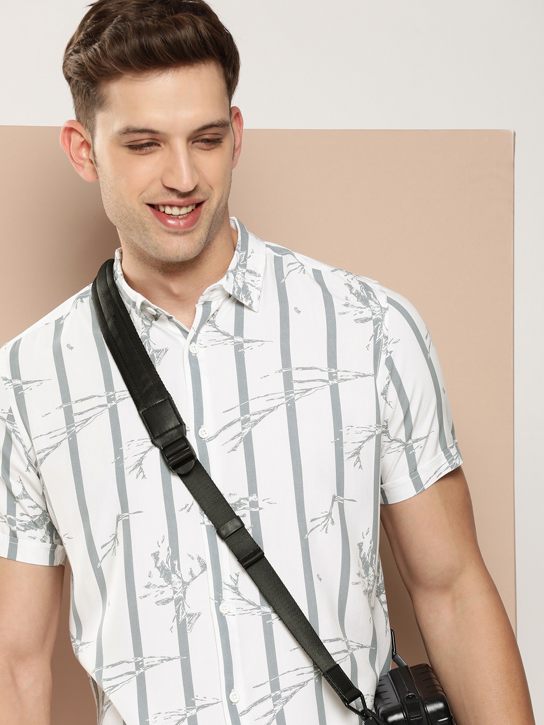 

HERE&NOW Men Slim Fit Opaque Striped Casual Shirt, White