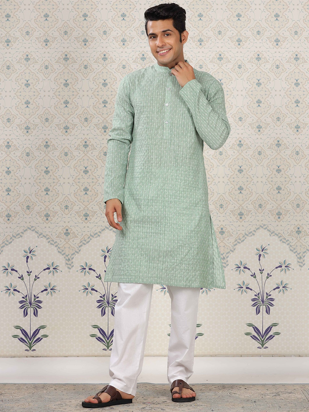 

Ode by House of Pataudi Woven Design Pure Cotton Kurta with Pyjamas, Green