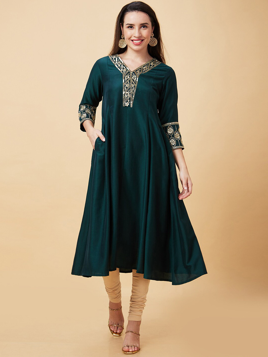 

Globus V-Neck A-Line Kurta, Green