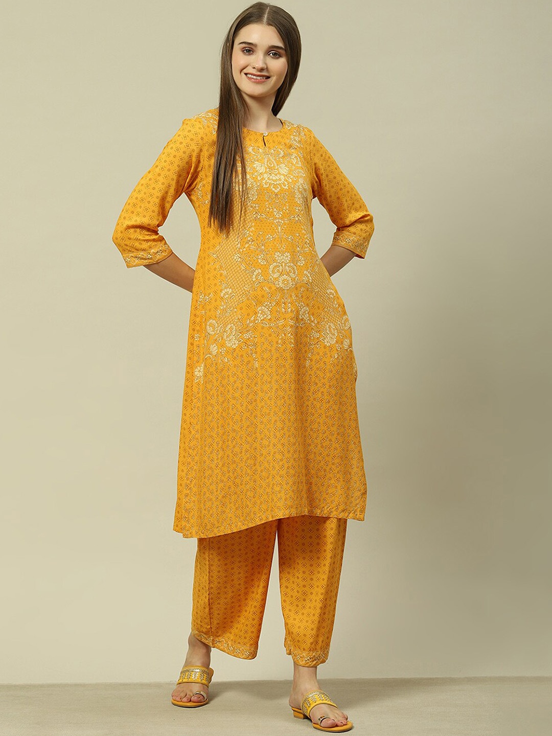 

Rangriti Floral Printed Round Neck Regular Kurta with Palazzos, Yellow
