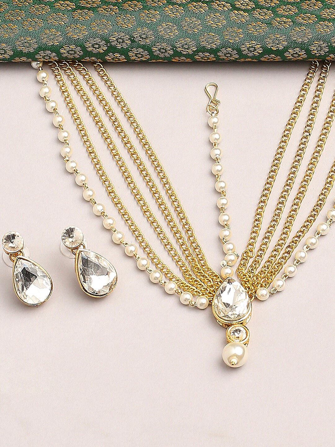 

OOMPH Kundan Studded & Beaded Jewellery Set, Gold