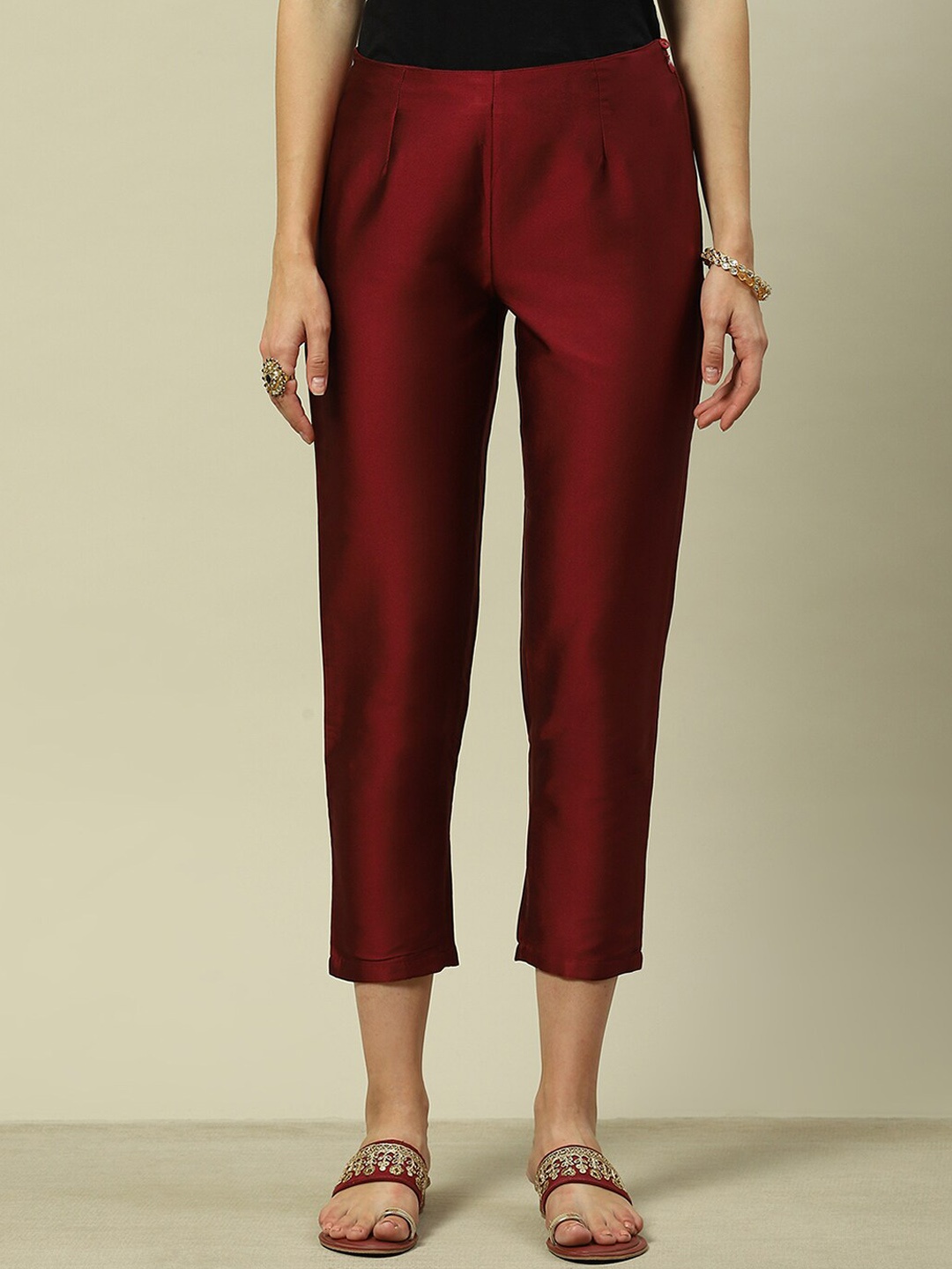 

Rangriti Women Straight Fit Pleated Trousers, Maroon