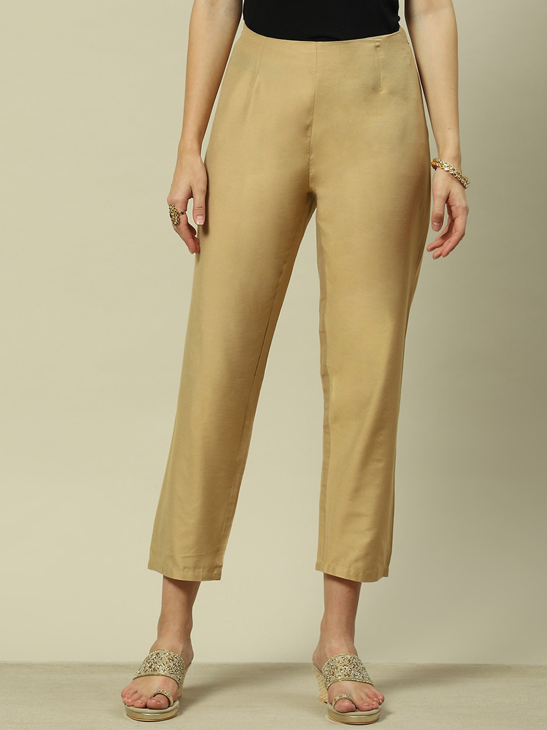 

Rangriti Women Mid-Rise Trousers, Gold