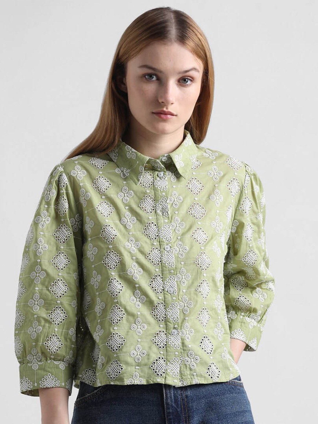 

ONLY Uex Onltilde Boxy Ethnic Motifs Self Design Cut-Out Detail Pure Cotton Casual Shirt, Green