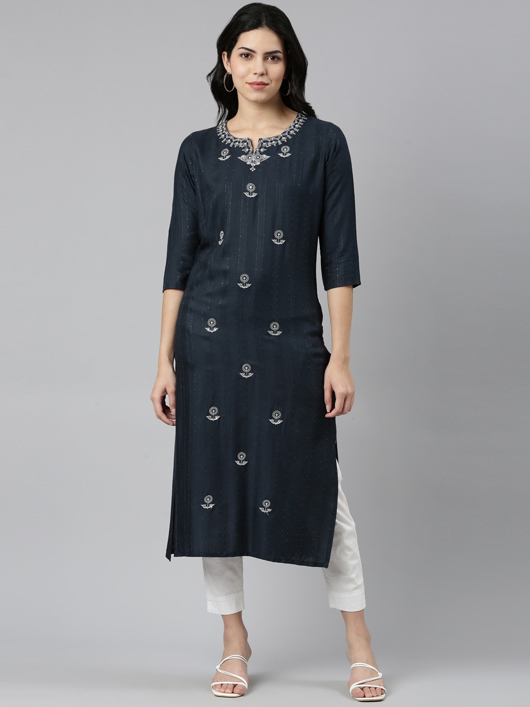 

Neerus Geometric Embroidered Thread Work Straight Kurta, Grey
