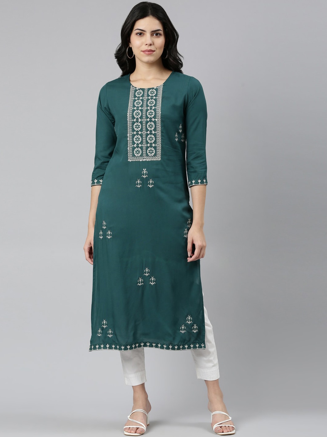 

Neerus Ethnic Motifs Embroidered Straight Kurta, Green