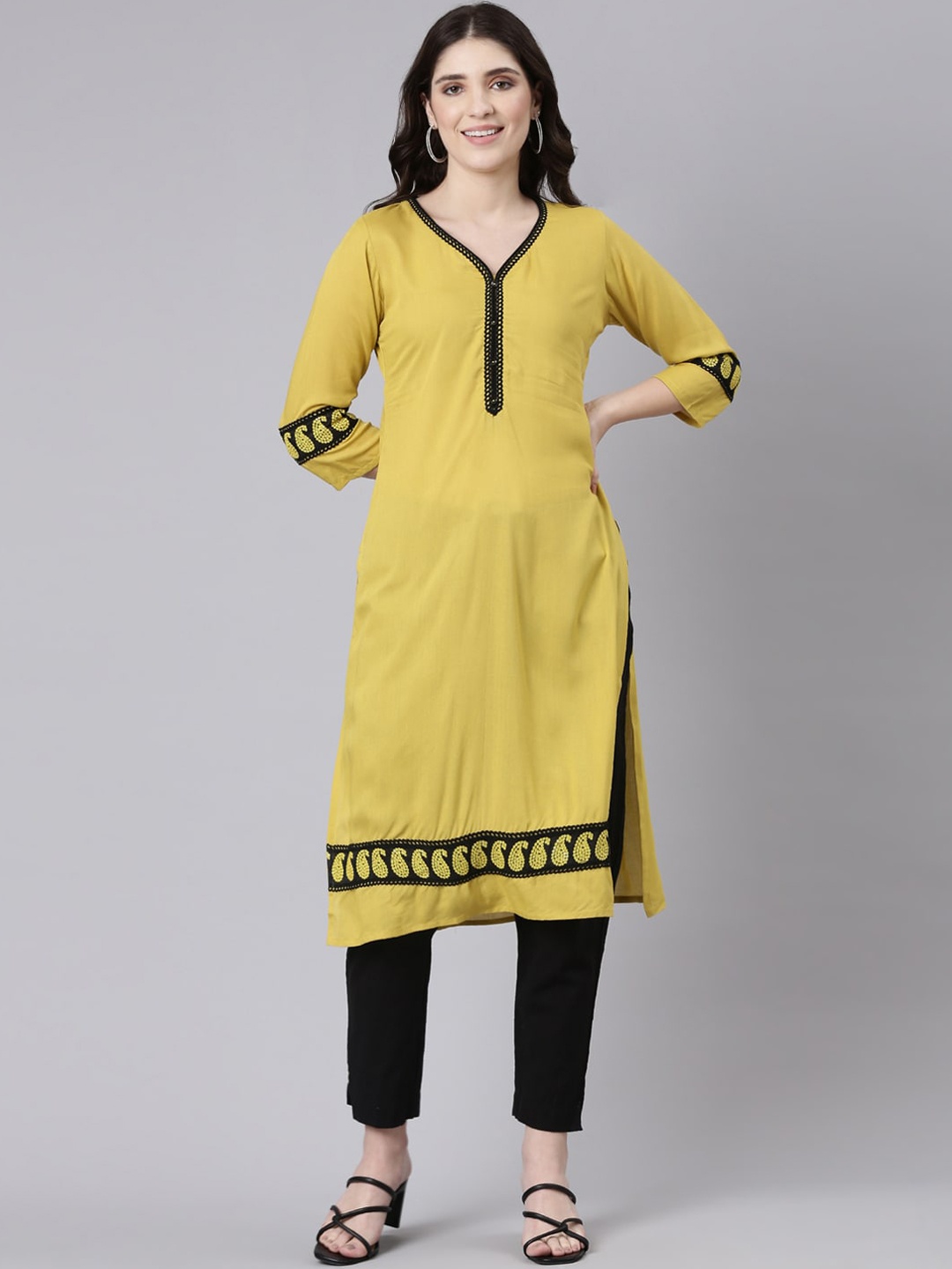 

Neerus V-Neck Thread Work Straight Kurta, Green