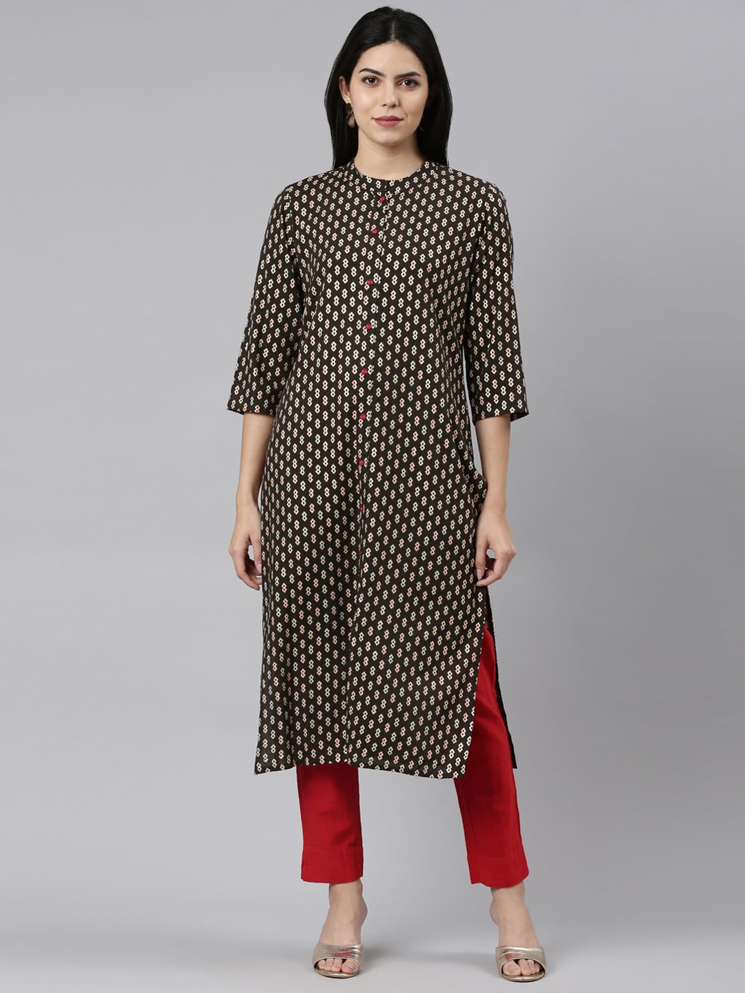 

Neerus Geometric Printed Mandarin Collar Kurta, Olive