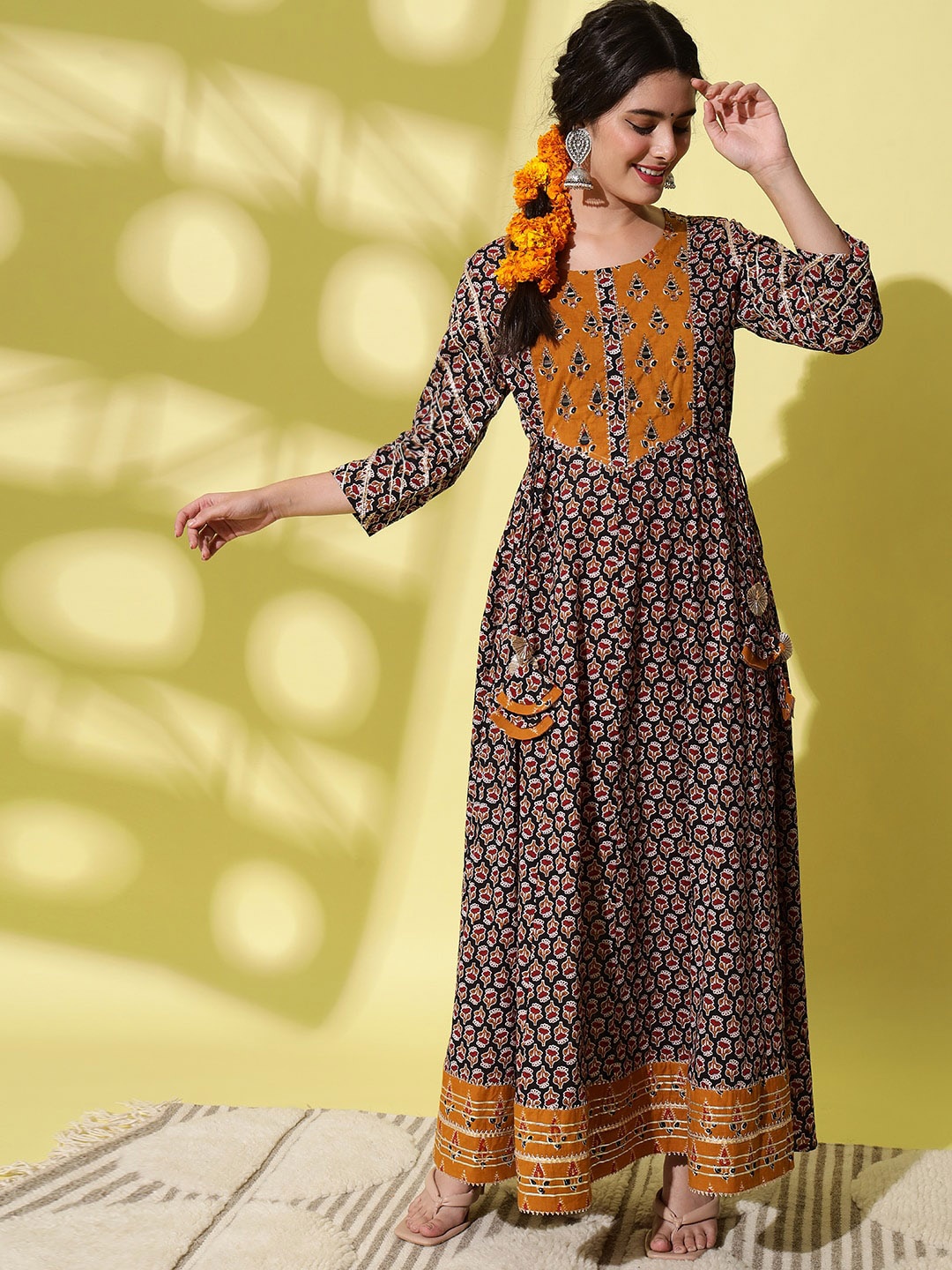 

AAYUMI Floral Printed Mirror Work Floral Kurta, Black