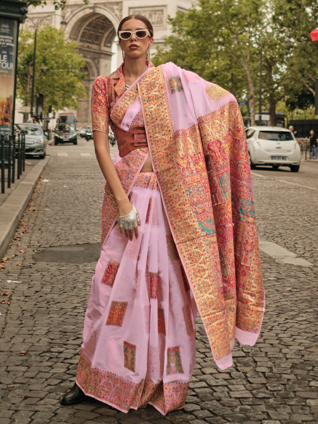 

Mitera Woven Design Bagh Zari Banarasi Saree, Mauve