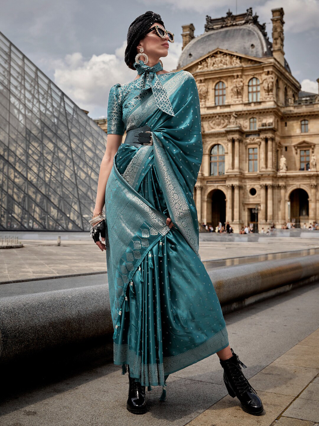 

Mitera Teal & Silver-Toned Ethnic Motifs Woven Design Zari Satin Silk Banarasi Saree