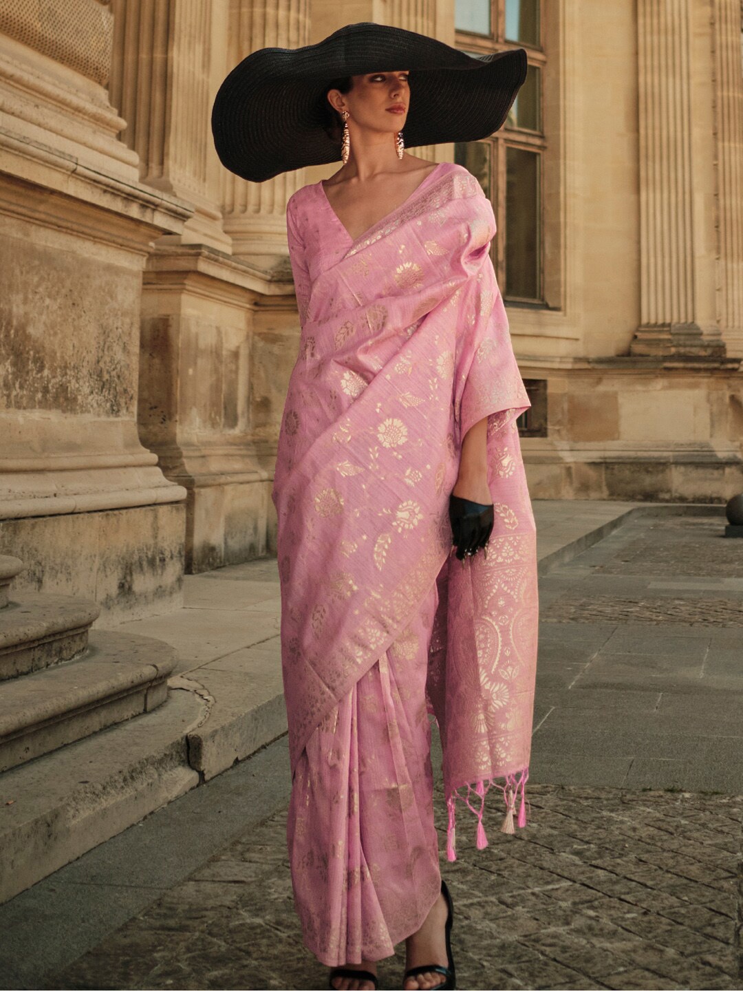 

Mitera Pink & Gold-Toned Ethnic Motifs Woven Design Zari Silk Blend Banarasi Saree