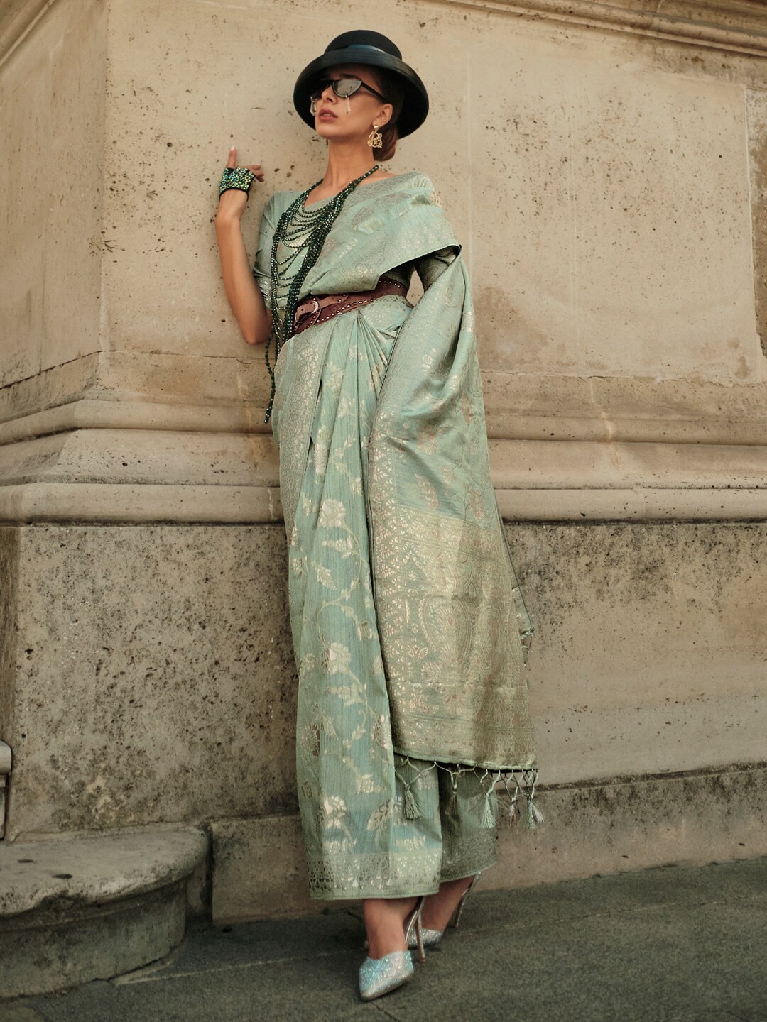 

Mitera Sea Green & Gold-Toned Ethnic Motifs Woven Design Zari Banarasi Saree