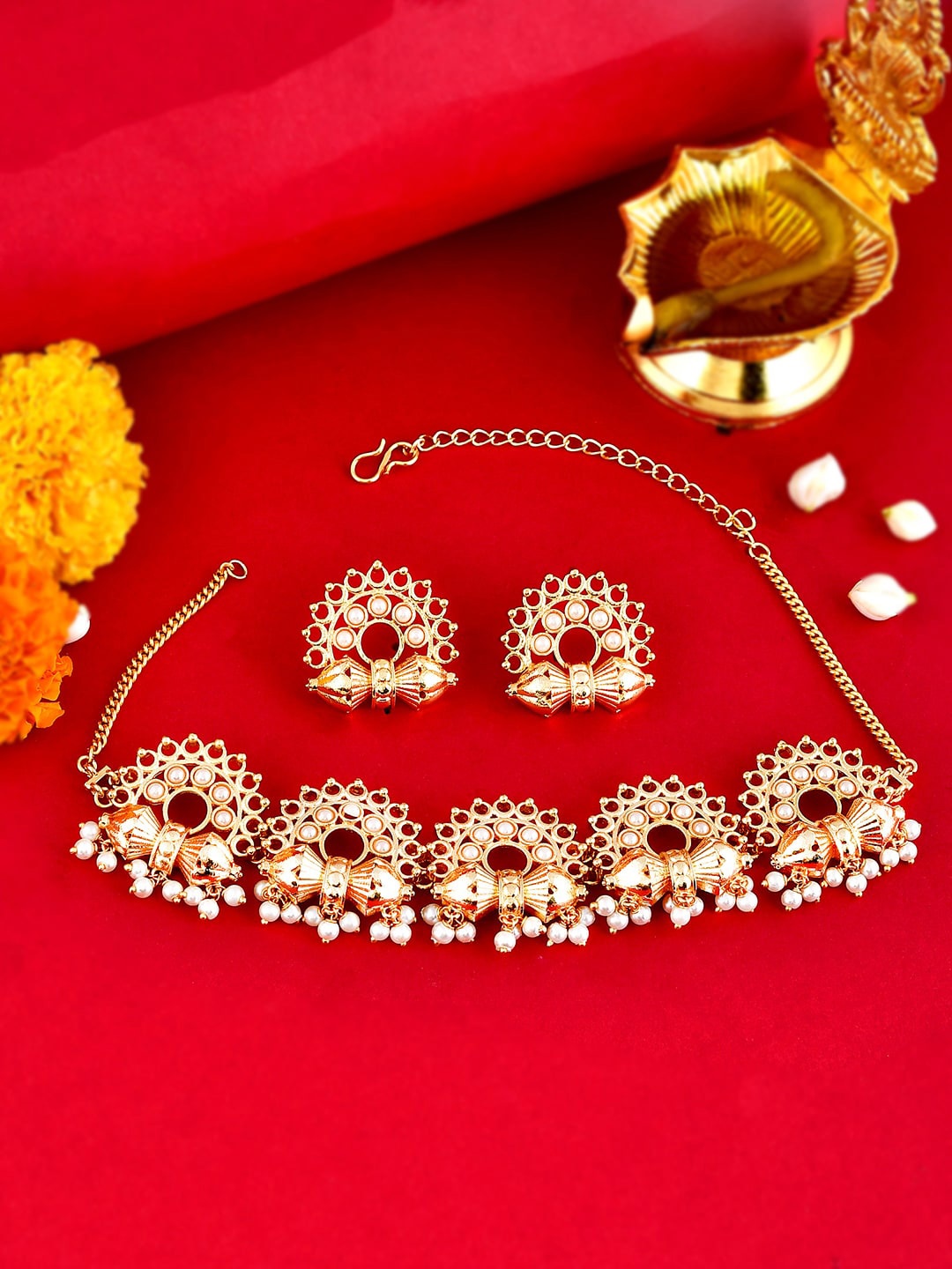 

Voylla Aradhana Jyoti Gold Plated Pearl Beaded Jewellery Set Set
