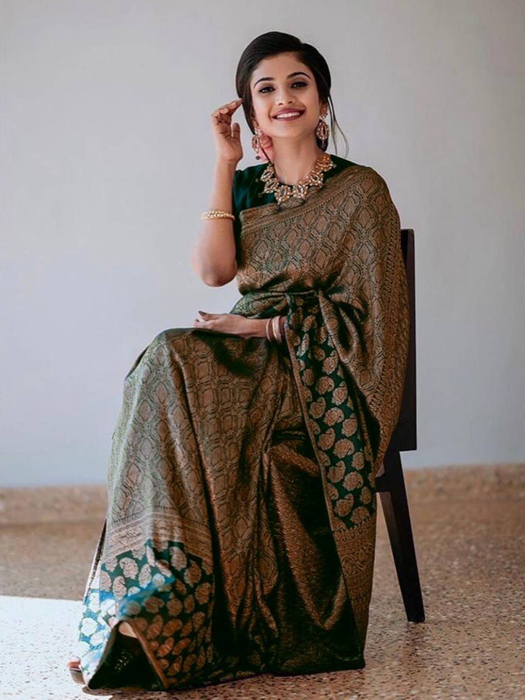 

MORLY Ethnic Motifs Woven Design Kanjeevaram Saree, Green