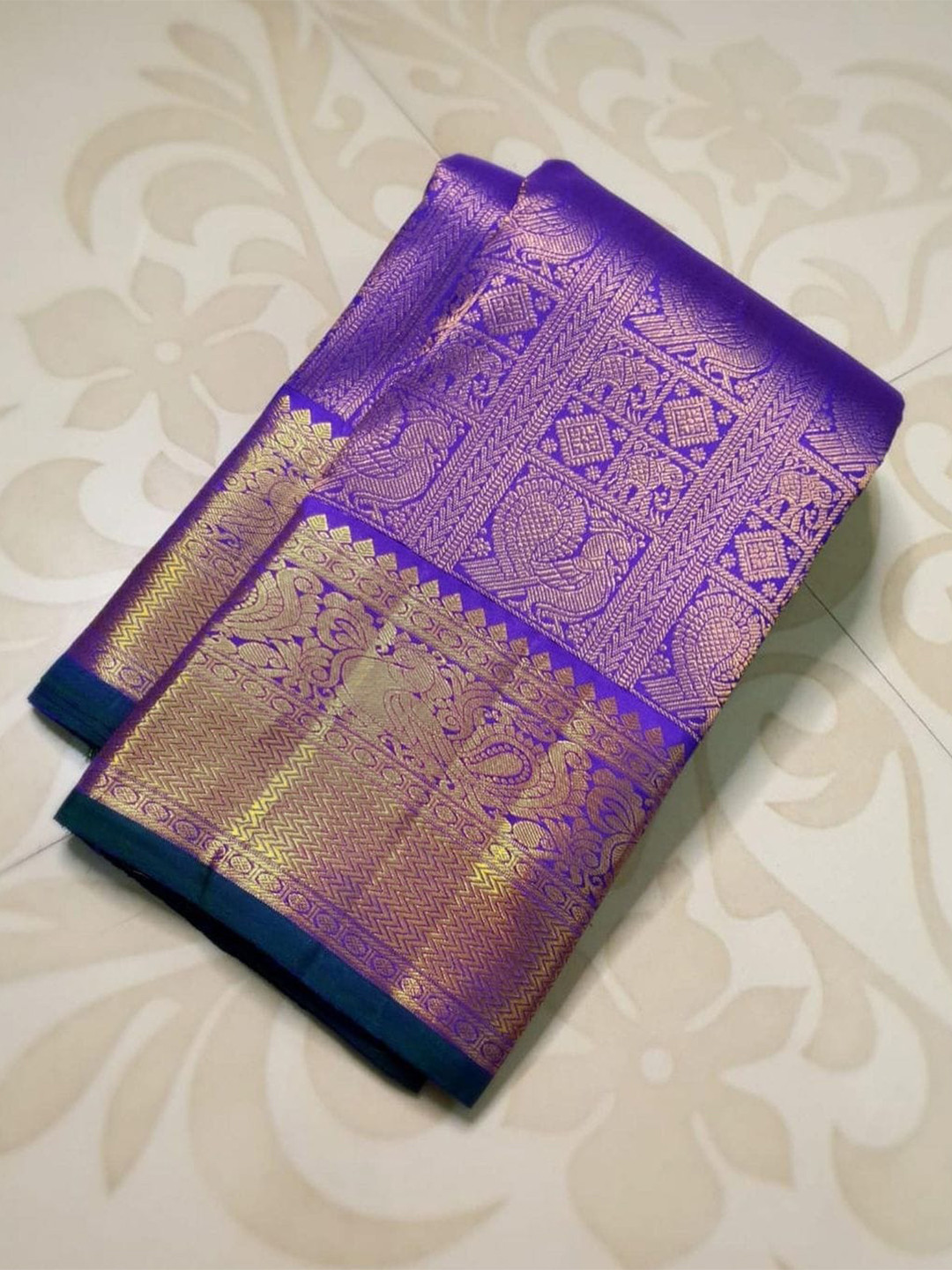 

MORLY Ethnic Motifs Woven Design Zari Kanjeevaram Saree, Lavender