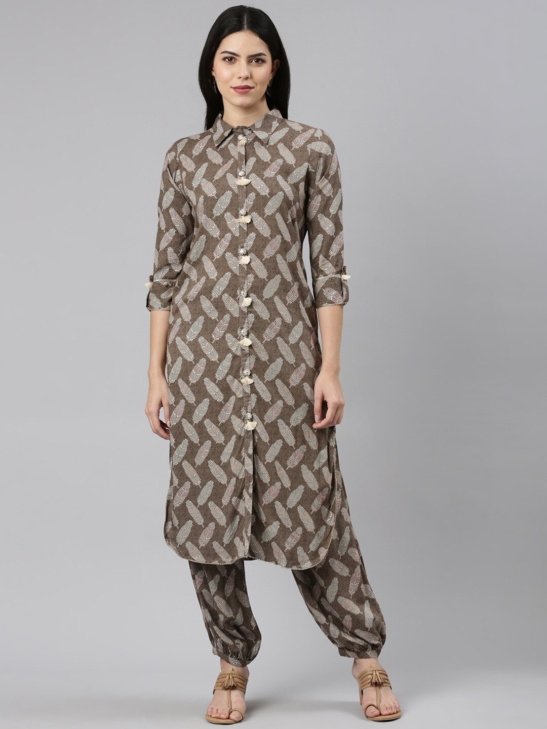 

Neerus Ethnic Motifs Printed Kurta With Salwar, Olive