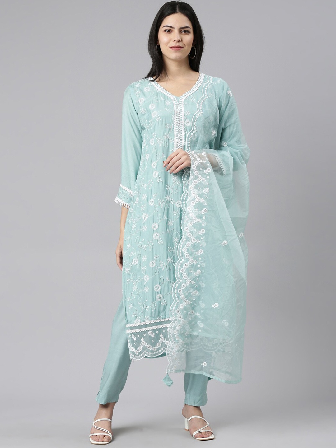 

Neerus Floral Embroidered V-Neck Three-Quarter Sleeve Straight Kurta Sets With Dupatta, Blue