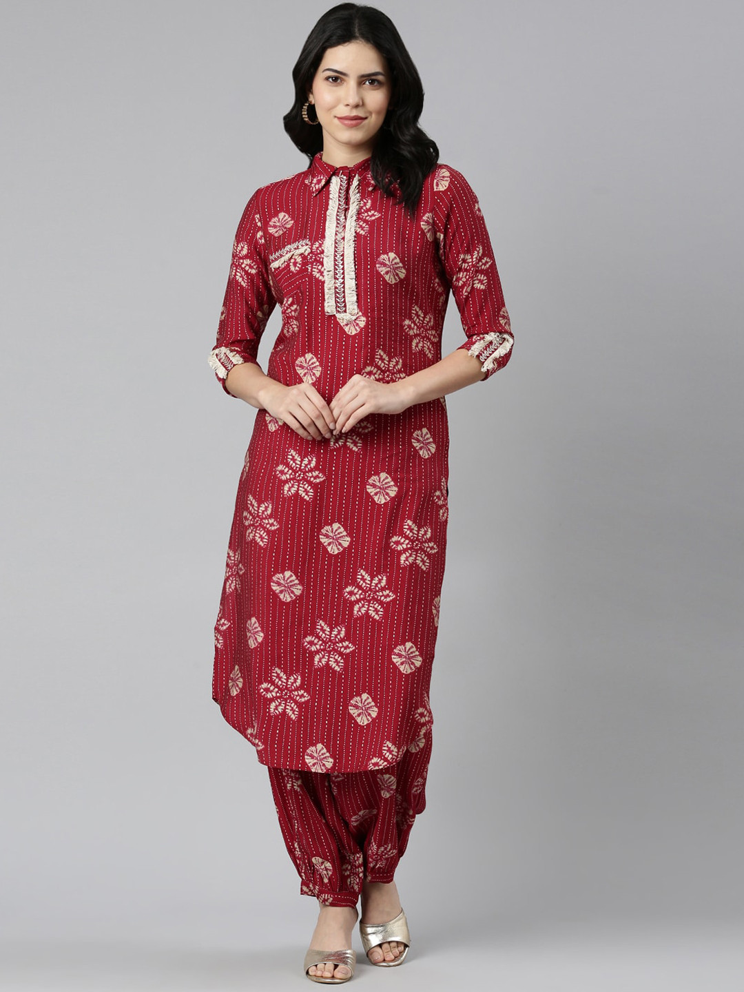 

Neerus Floral Printed Shirt Collar Three-Quarter Sleeve Kurta Sets, Maroon