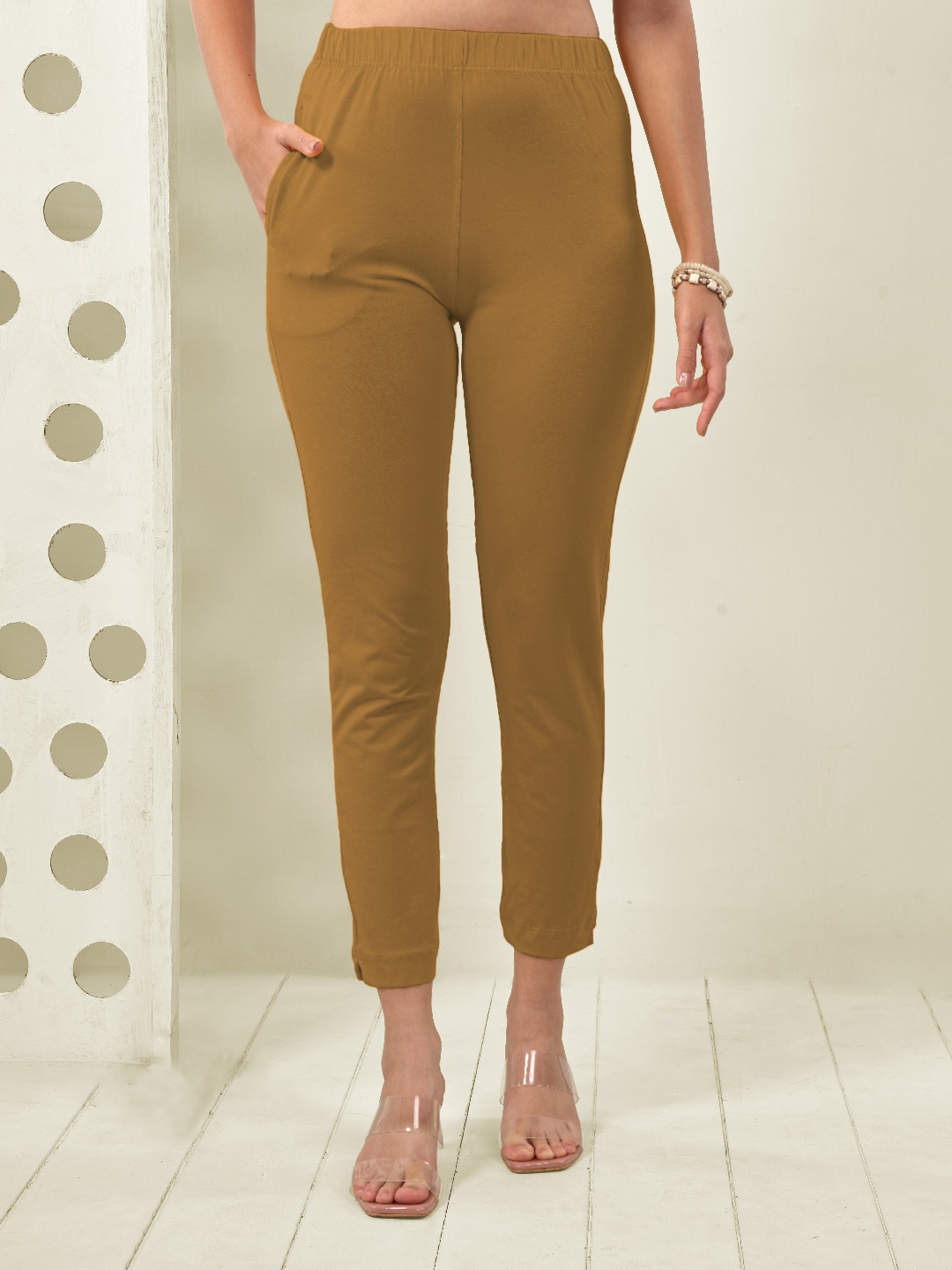 

LYRA Women Original Mid-Rise Plain Cigarette Trousers, Brown