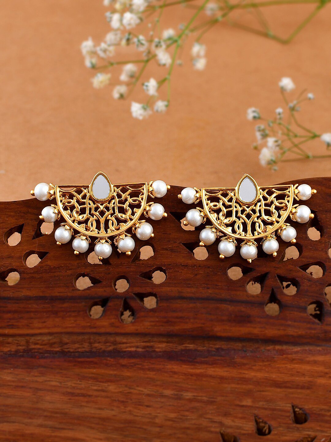 

Voylla Nazakat Pur Kashish Gold-Plated Beaded & Mirror Work Contemporary Stud Earrings