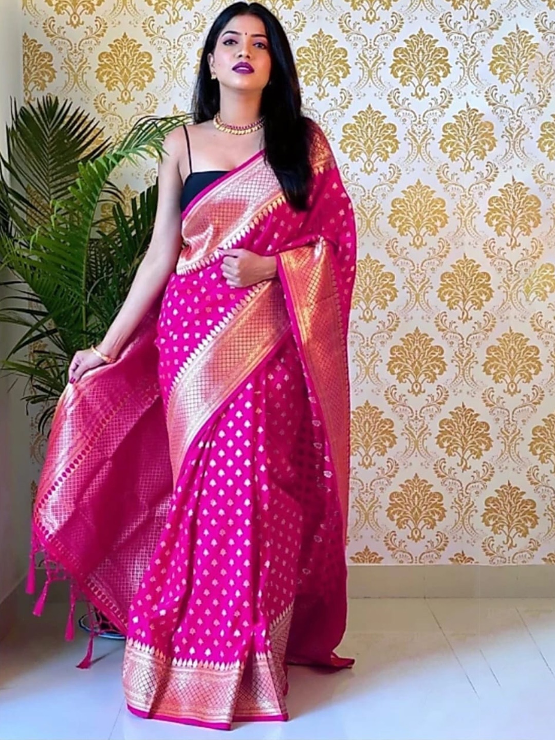 

MORLY Ethnic Motifs Woven Design Zari Kanjeevaram Saree, Pink