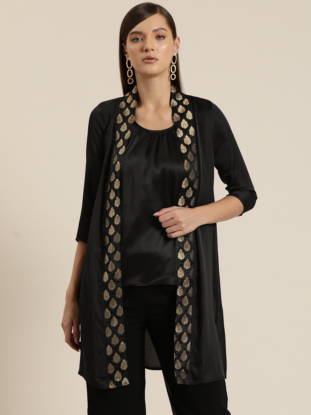 

Qurvii Brocade Longline Shrug, Black