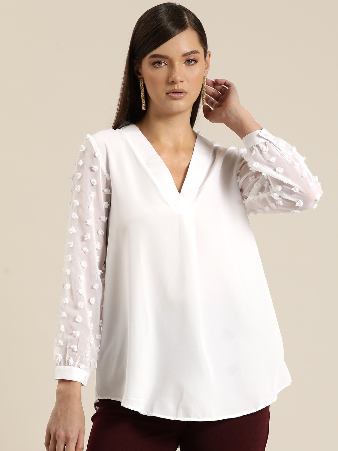 

Qurvii Crepe Longline Top, White