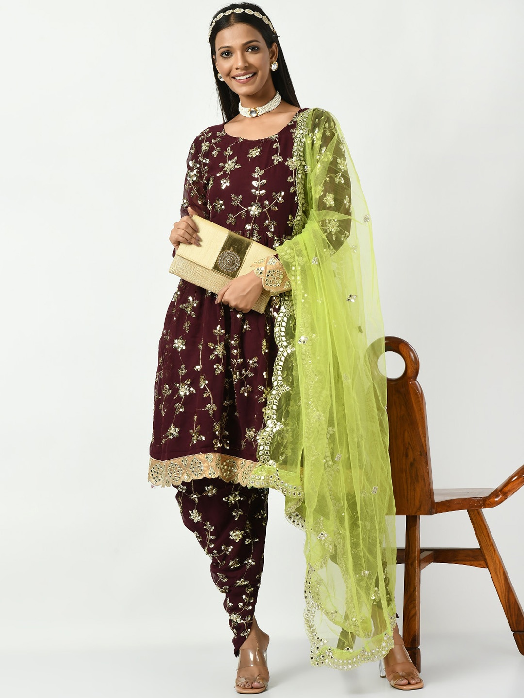 

Angroop Floral Sequinned Embroidered Regular Kurta With Patiala & Dupatta, Magenta
