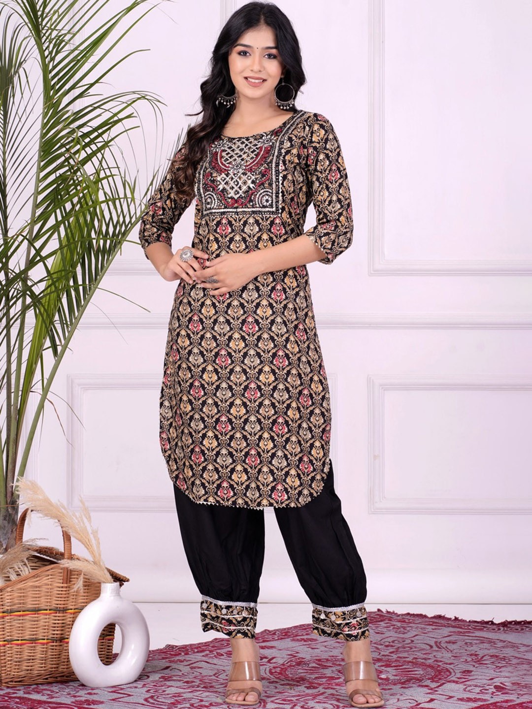 

UNISETS Ethnic Motifs Printed Thread & Mirror Work Gotta Patti Kurta & Salwar With Dupatta, Black
