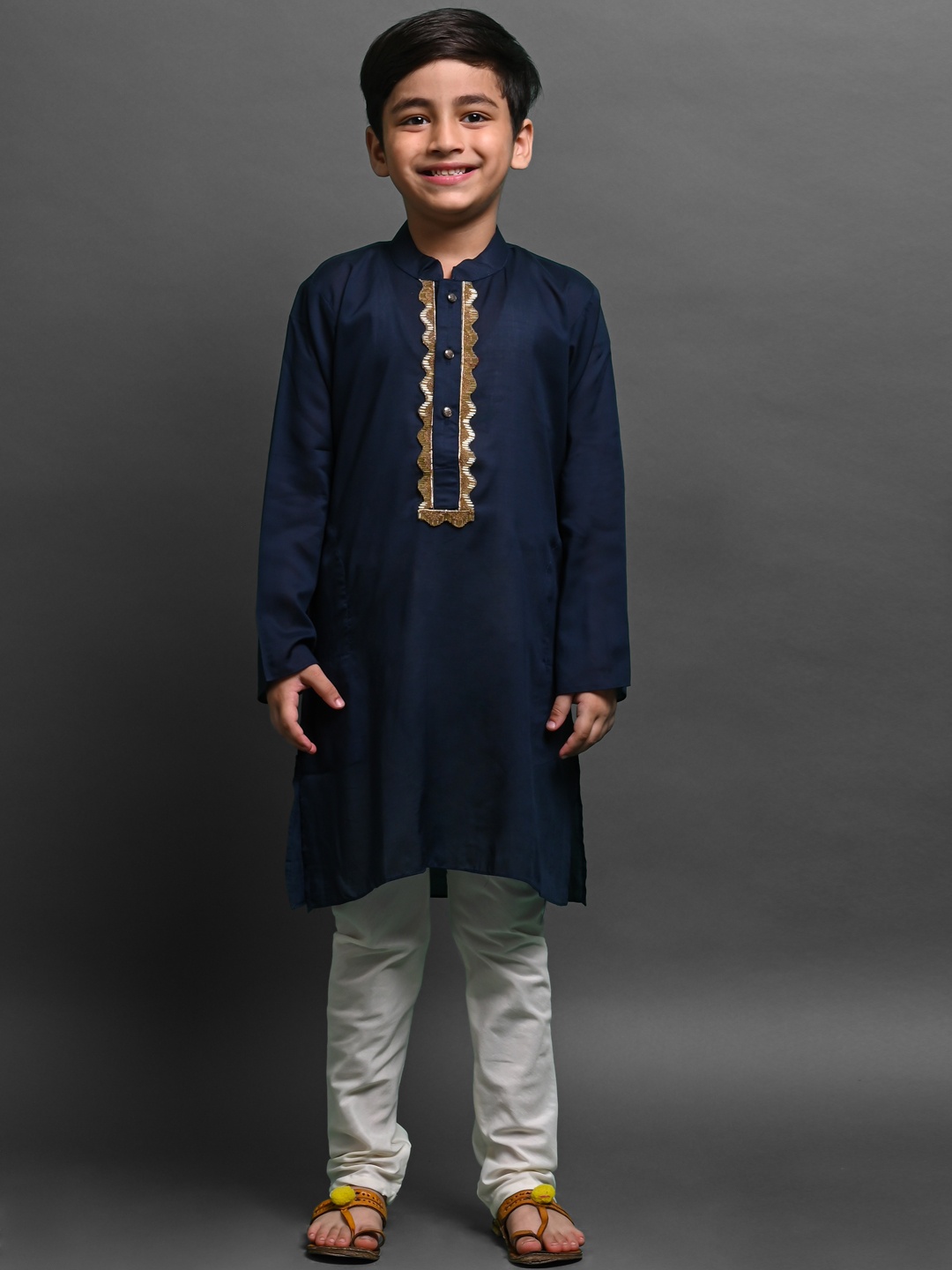 

VESHAM Boys Embroidered Regular Beads and Stones Kurta With Pyjamas, Navy blue