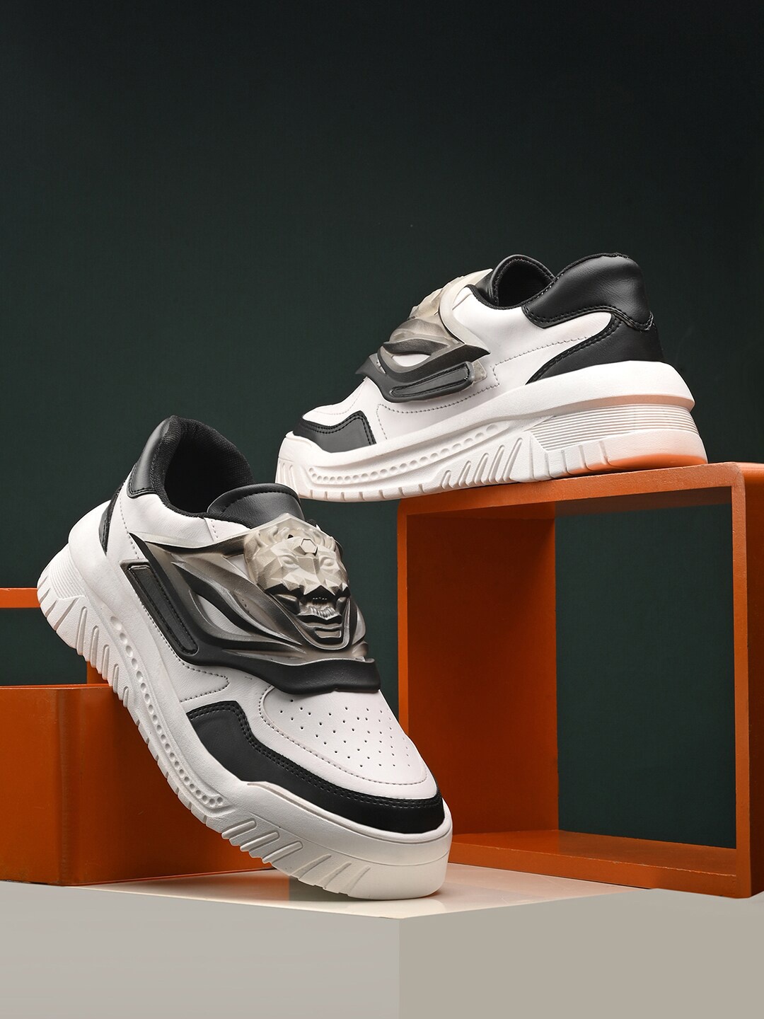 

Mactree Men Colourblocked Perforated Lightweight Sneakers, White