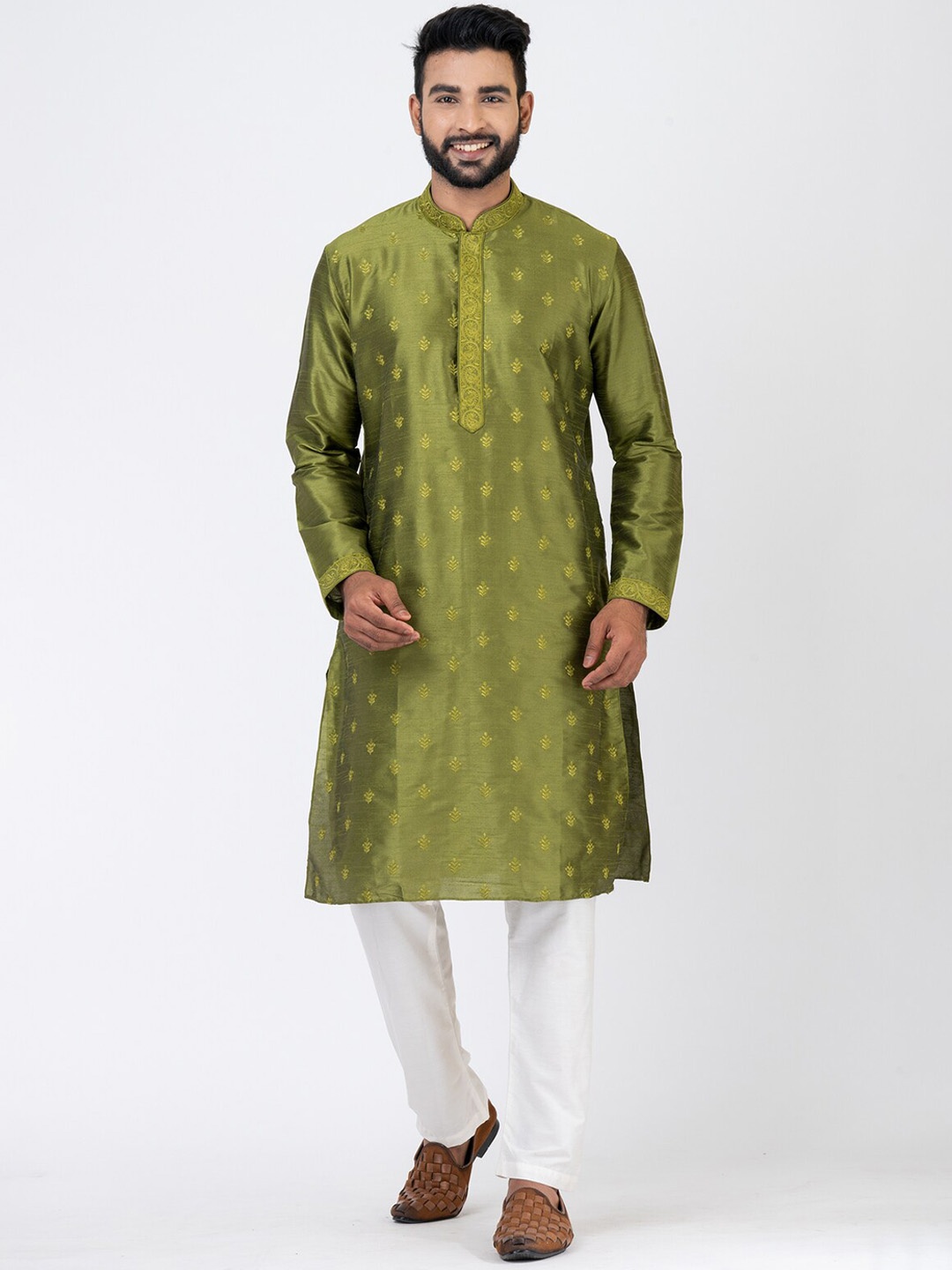 

HU - Handcrafted Uniquely Ethnic Motifs Embroidered Mandarin Collar Kurta, Green